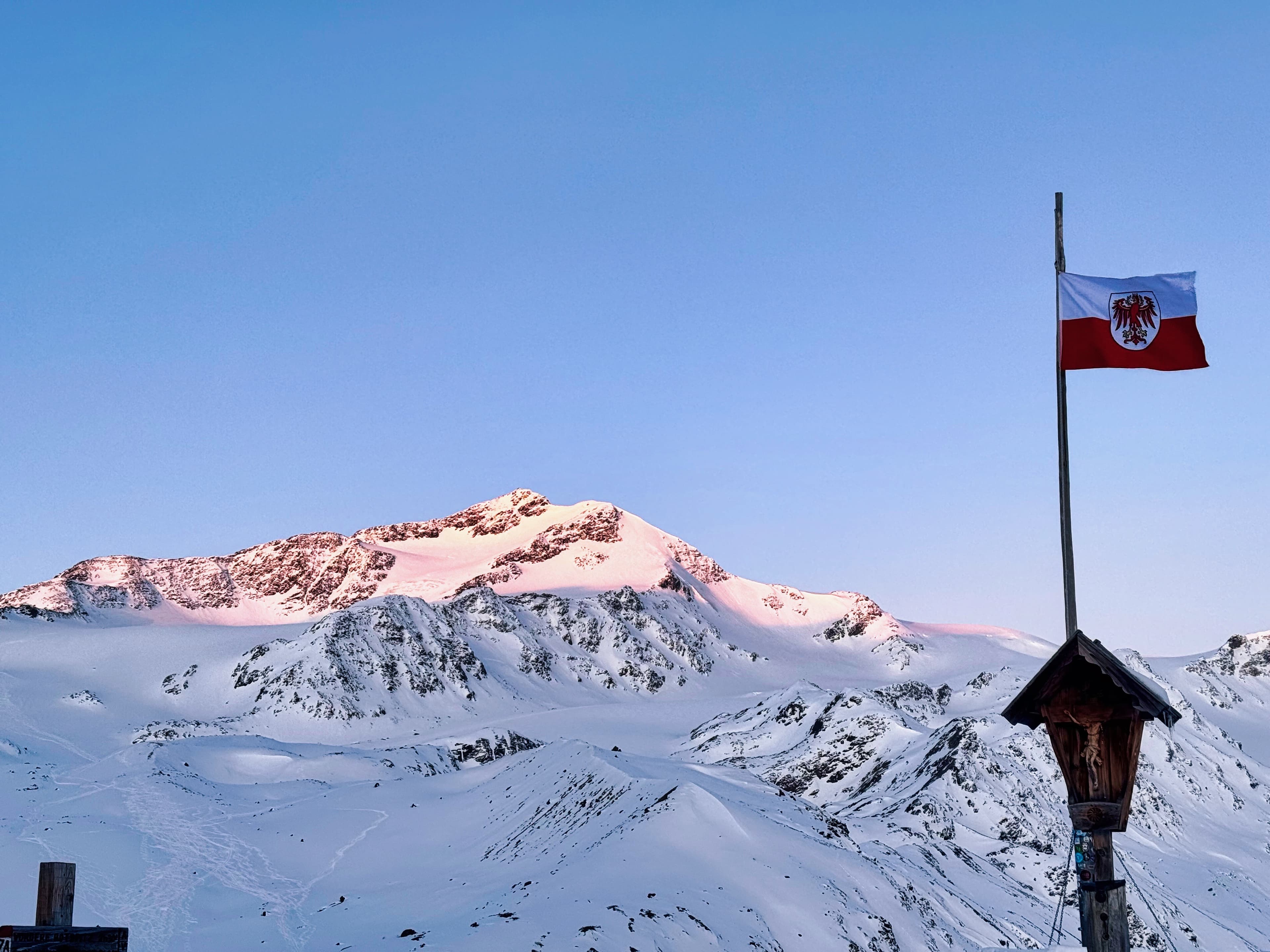 Skinning into first light above the Ötztal valley